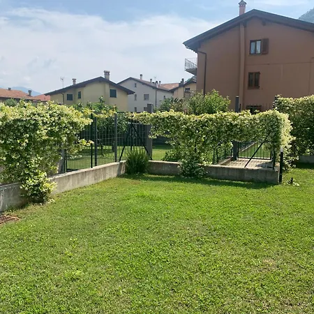 Casa Verde, Dongo, Di