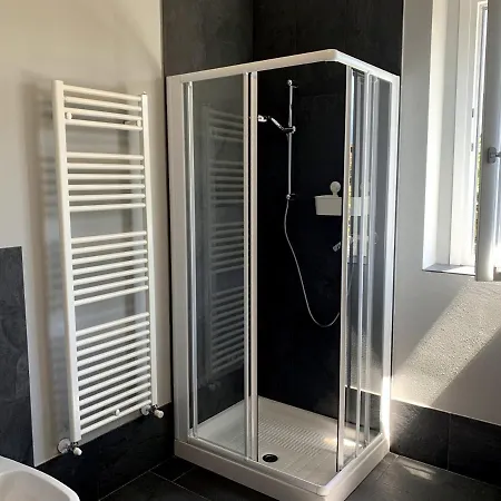 Casa Verde, Dongo, Di * Dongo