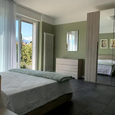 Casa Verde, Dongo, Di Casa de Férias