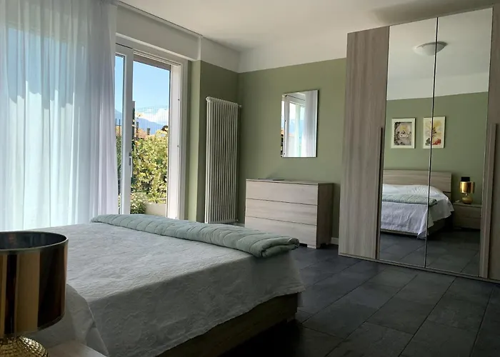 Casa Verde, Dongo, Di Feriehus