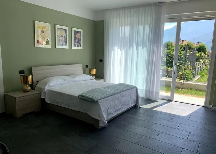 Casa Verde, Dongo, Di Feriehus
