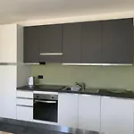 Casa Verde, Dongo, Di بيت للعطل