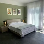 Casa Verde, Dongo, Di دونغو
