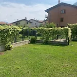 Casa Verde, Dongo, Di بيت للعطل