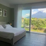 Casa Verde, Dongo, Di بيت للعطل *