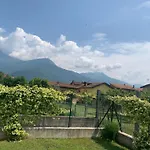 Casa Verde, Dongo, Di دونغو