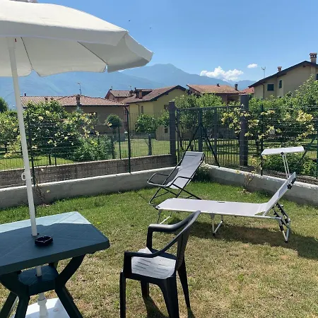 Casa Verde, Dongo, Di بيت للعطل