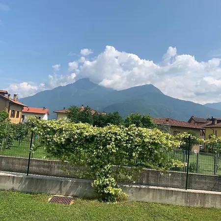 Casa Verde, Dongo, Di * Dongo